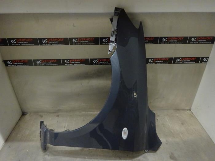 Framskärm, vänster från en Mazda 2 (NB/NC/ND/NE) 1.4 16V 2004