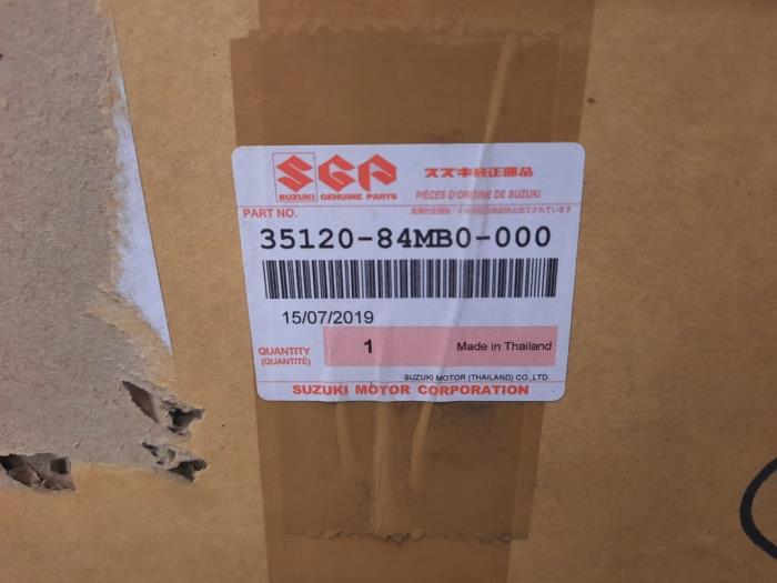 Strålkastare, höger från en Suzuki Celerio 2015