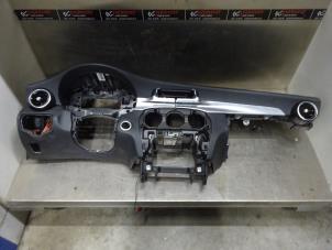 Begagnade Instrumentbräda Mercedes C (W205) C-180 1.6 16V Pris € 400,00 Marginaltabell erbjuds av Verhoef Cars & Parts