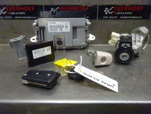 Begagnade Cylinderlåsuppsättning (komplett) Citroen C1 1.0 12V VVT-i Pris € 150,00 Marginaltabell erbjuds av Verhoef Cars & Parts