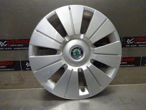 Begagnade Hjulskydd (reserv) Skoda Fabia (6Y5) 1.4i 16V Pris € 25,00 Marginaltabell erbjuds av Verhoef Cars & Parts