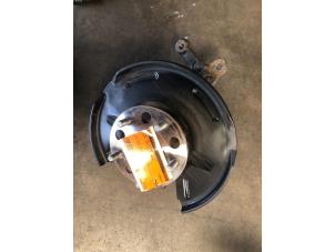 Gebruikte Fusee links-achter Toyota Corolla Touring Sport (E21/EH1) 1.8 16V Hybrid Prijs € 150,00 Margeregeling aangeboden door Verhoef Cars & Parts