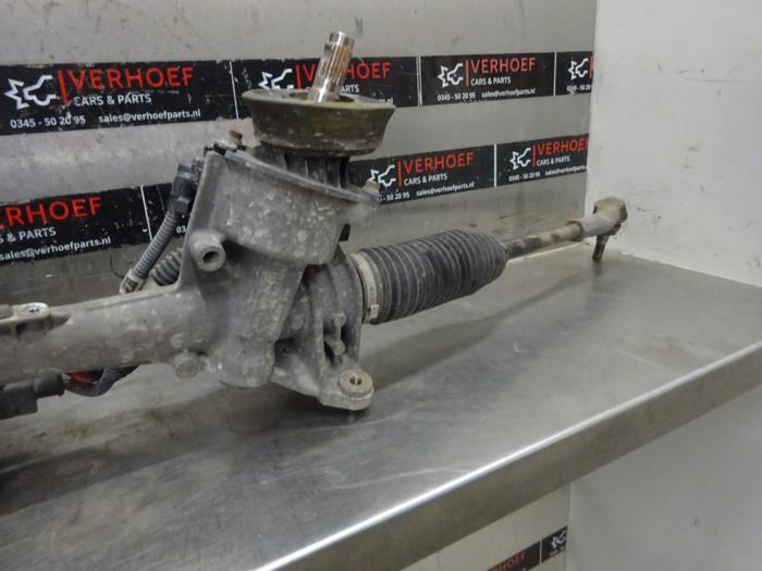 Servostyrningsbox från en Skoda Superb Combi (3TAC/TAF) 1.6 TDI 2011