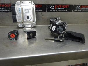 Gebruikte Slotenset Cilinder (compleet) Suzuki Celerio (LF) 1.0 12V Prijs op aanvraag aangeboden door Verhoef Cars & Parts