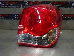 Gebruikte Achterlicht rechts Chevrolet Cruze (300) 1.8 16V VVT Prijs € 50,00 Margeregeling aangeboden door Verhoef Cars & Parts