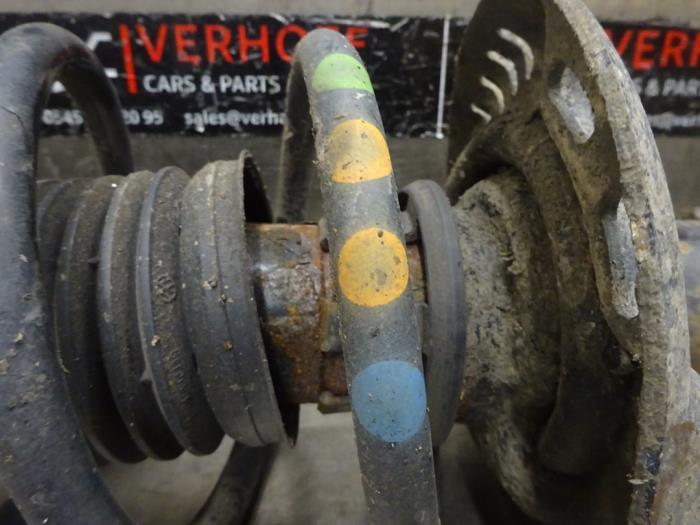 Stötdämparstång, höger fram från en Volkswagen Golf VI (5K1) 1.4 TSI 122 16V 2009