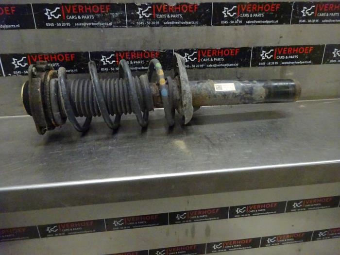 Stötdämparstång, höger fram från en Volkswagen Golf VI (5K1) 1.4 TSI 122 16V 2009