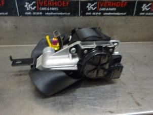 Begagnade Bakre säkerhetsbälte, vänster Kia Rio IV (YB) 1.0i T-GDi 100 12V Pris € 150,00 Marginaltabell erbjuds av Verhoef Cars & Parts