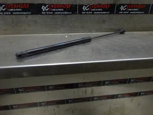 Begagnade Gasfjäder, höger bak Skoda Rapid 1.0 TSI 12V Pris på förfrågan erbjuds av Verhoef Cars & Parts