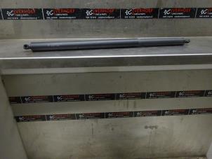 Begagnade Gasfjäder, höger bak Mercedes CLA Shooting Brake (118.6) 2.0 CLA-250 Turbo 16V Pris € 40,00 Marginaltabell erbjuds av Verhoef Cars & Parts