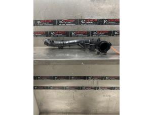 Gebruikte Intercooler Buis Mercedes CLA (118.3) 2.0 CLA-250 Turbo 16V 4-Matic Prijs € 72,60 Inclusief btw aangeboden door Verhoef Cars & Parts