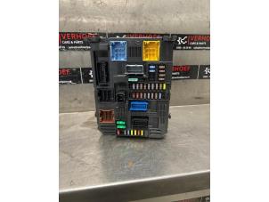 Używane Skrzynka bezpieczników Peugeot 308 SW (L4/L9/LC/LJ/LR) 1.6 BlueHDi 120 Cena € 65,00 Procedura marży oferowane przez Verhoef Cars & Parts