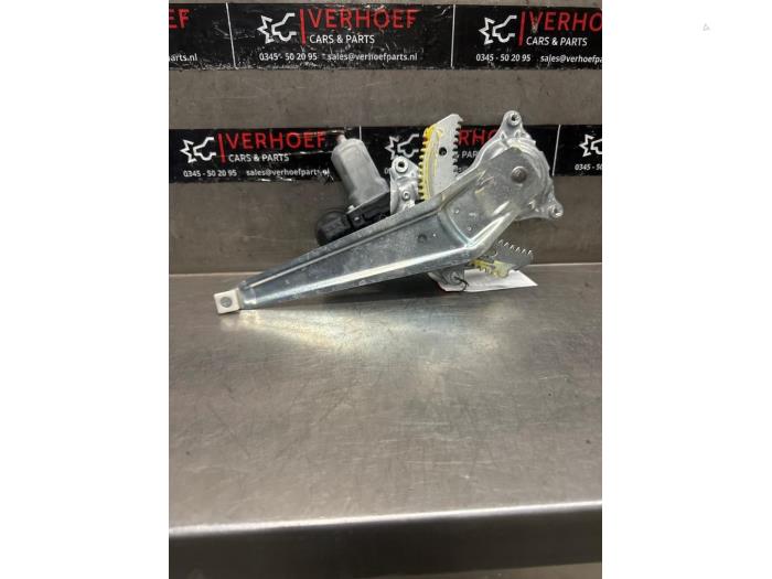 Fönstermekanism för bakre dörr, 4-dörrars, höger från en Toyota RAV4 (A4) 2.0 16V VVT-i 4x4 2016