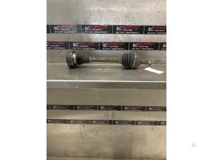 Gebruikte Aandrijfas links-voor Volkswagen Polo V (6R) 1.2 TDI 12V BlueMotion Prijs € 60,00 Margeregeling aangeboden door Verhoef Cars & Parts