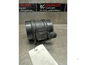 Gebruikte Luchthoeveelheidsmeter Renault Master III (MA/MB/MC/MD/MH/MF/MG/MH) 2.3 dCi 16V Prijs op aanvraag aangeboden door Verhoef Cars & Parts