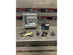 Używane Zestaw wkladek zamka (kompletny) Peugeot 3008 II (M4/MC/MJ/MR) 1.2 12V e-THP PureTech 130 Cena € 375,00 Procedura marży oferowane przez Verhoef Cars & Parts