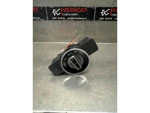 Gebruikte Schakelaar Licht Mercedes A (W176) 1.6 A-180 16V Prijs € 20,00 Margeregeling aangeboden door Verhoef Cars & Parts