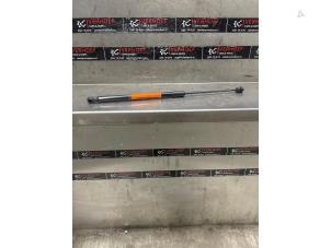 Gebruikte Gasdemper rechts-achter Skoda Fabia IV (PJ3) 1.0 TSI 12V Prijs € 15,00 Margeregeling aangeboden door Verhoef Cars & Parts