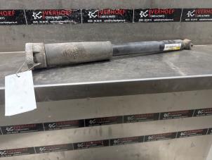 Używane Amortyzator lewy tyl Mercedes C Estate (S205) C-220 CDI BlueTEC, C-220 d 2.2 16V Cena € 50,00 Procedura marży oferowane przez Verhoef Cars & Parts