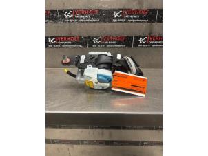 Gebruikte Veiligheidsgordel rechts-achter Kia Stonic (YB) 1.4 MPI 16V Prijs € 175,00 Margeregeling aangeboden door Verhoef Cars & Parts