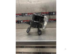 Begagnade Fäste, växellåda Toyota Camry (VH7) 2.5 Hybrid 16V Pris på förfrågan erbjuds av Verhoef Cars & Parts