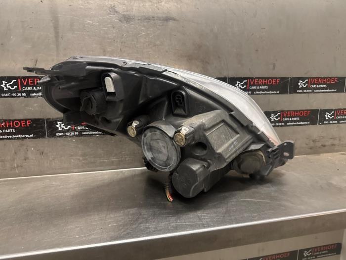 Strålkastare, vänster från en Suzuki Splash 1.2 16V 2008