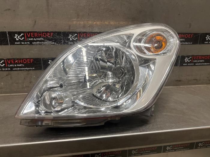 Strålkastare, vänster från en Suzuki Splash 1.2 16V 2008