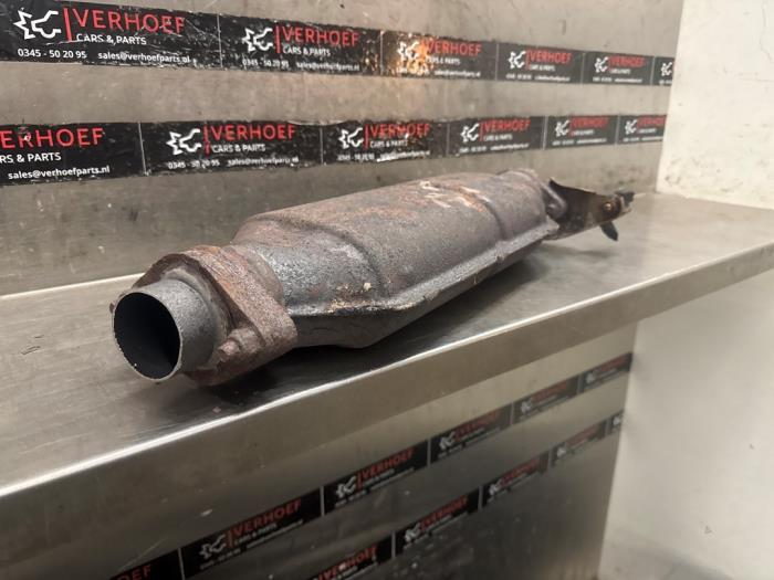 Katalytisk avgasrenare från en Mitsubishi Carisma 1.8 GDI 16V 1999
