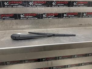 Begagnade Bakre torkararm Nissan Leaf (ZE1) Electric Pris på förfrågan erbjuds av Verhoef Cars & Parts