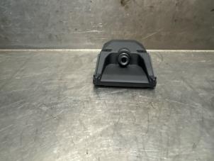 Begagnade Framåtriktad kamera Nissan Leaf (ZE1) Electric Pris € 225,00 Marginaltabell erbjuds av Verhoef Cars & Parts