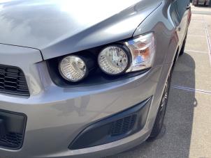 Gebruikte Koplamp links Chevrolet Aveo (300) 1.2 16V Prijs € 100,00 Margeregeling aangeboden door Verhoef Cars & Parts