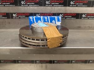 Begagnade Bromsskiva + kloss fram Ford Focus 3 Wagon 1.0 Ti-VCT EcoBoost 12V 100 Pris € 75,00 Marginaltabell erbjuds av Verhoef Cars & Parts