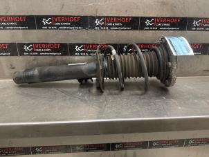 Gebruikte Schokdemperpoot rechts-voor BMW 1 serie (F20) 116d 1.5 12V TwinPower Prijs € 100,00 Margeregeling aangeboden door Verhoef Cars & Parts