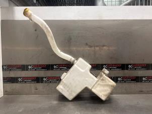 Gebruikte Ruitensproeiertank voor Opel Vivaro 1.6 CDTi BiTurbo 125 Prijs € 48,40 Inclusief btw aangeboden door Verhoef Cars & Parts