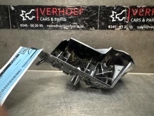 Begagnade Stötfångarfäste, vänster fram Ford Focus 4 Wagon 1.5 EcoBoost 12V 150 Pris € 30,00 Marginaltabell erbjuds av Verhoef Cars & Parts