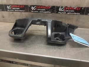 Begagnade Stötfångarfäste, vänster bak Mercedes CLA (117.3) 1.6 CLA-180 16V Pris € 20,00 Marginaltabell erbjuds av Verhoef Cars & Parts