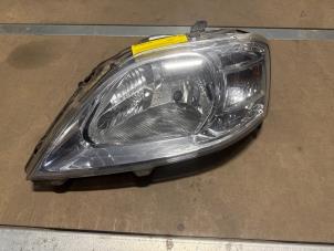 Begagnade Strålkastare, vänster Dacia Logan MCV (KS) 1.6 Pris € 50,00 Marginaltabell erbjuds av Verhoef Cars & Parts