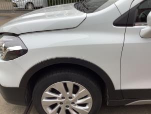 Gebruikte Scherm links-voor Suzuki SX4 S-Cross (JY) 1.0 Booster Jet Turbo 12V Prijs € 175,00 Margeregeling aangeboden door Verhoef Cars & Parts