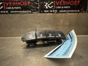Gebruikte Stoelverwarmings Schakelaar Kia Picanto (JA) 1.0 DPi 12V Prijs € 40,00 Margeregeling aangeboden door Verhoef Cars & Parts