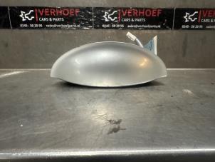 Gebruikte Handgreep Achterklep Nissan Micra (K12) 1.2 16V Prijs € 35,00 Margeregeling aangeboden door Verhoef Cars & Parts