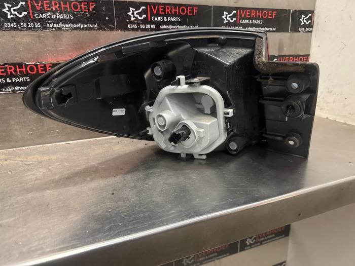 Baklykta, höger från en Renault Captur (2R) 0.9 Energy TCE 12V 2013