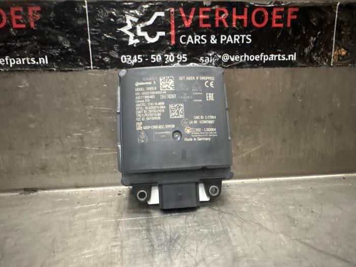 Dödvinkelsensor från en Renault Arkana (RJLL) 1.6 E-Tech 145 16V 2021