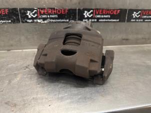 Gebruikte Remklauw (Tang) links-voor Toyota Yaris III (P13) 1.33 16V Dual VVT-I Prijs € 30,00 Margeregeling aangeboden door Verhoef Cars & Parts