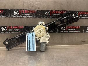 Begagnade Fönstermekanism för bakre dörr, 4-dörrars, höger Mercedes S (222.0/222.1) 3.0 S-350d Pris på förfrågan erbjuds av Verhoef Cars & Parts