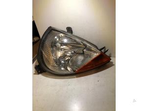 Gebruikte Koplamp rechts Ford Ka I 1.3i Prijs € 25,00 Margeregeling aangeboden door Verhoef Cars & Parts