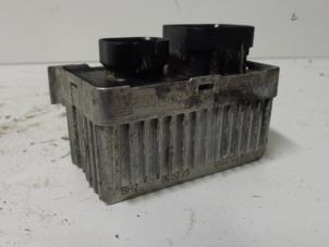 Begagnade Relä Chevrolet Cruze 2.0 D 16V Pris på förfrågan erbjuds av Verhoef Cars & Parts