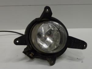 Begagnade Dimljus, höger fram Kia Carnival 2 (FIB/FLD) 2.5 V6 24V Pris € 30,00 Marginaltabell erbjuds av Verhoef Cars & Parts