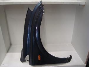 Begagnade Framskärm, höger Ssang Yong Kyron 2.0 M 200 Xdi 16V 4x2 Pris € 100,00 Marginaltabell erbjuds av Verhoef Cars & Parts