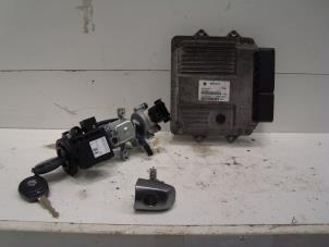 Gebruikte Set Cilindersloten (compleet) Suzuki Splash 1.3 DDiS 16V Prijs op aanvraag aangeboden door Verhoef Cars & Parts