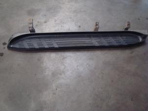 Gebruikte Treeplank links Toyota Land Cruiser (J12) 3.0 D-4D 16V Prijs € 121,00 Inclusief btw aangeboden door Verhoef Cars & Parts